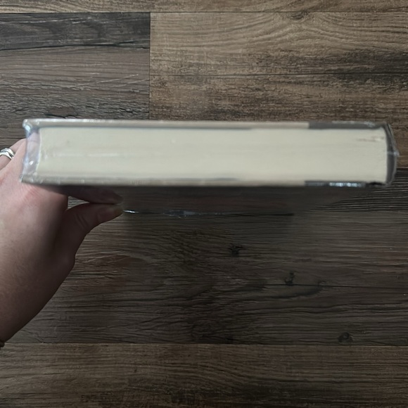 Melissa Marr Graveminder Hardcover Book - Picture 4 of 5